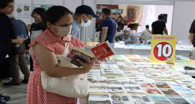 Başkan Hürriyet: "İzmit Kitap Günleri etkinliğimizi geleneksel hale getirmek istiyoruz"