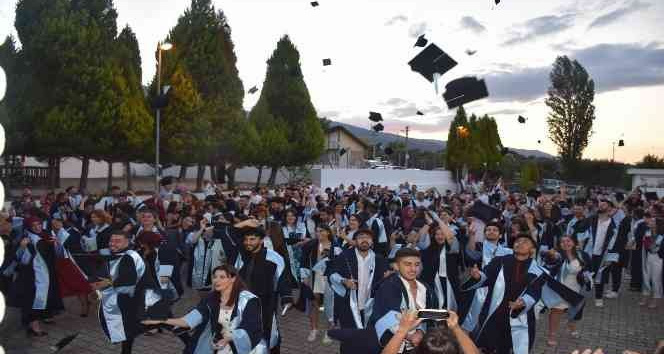 Karacasu Memnune İnci MYO Mezuniyet Töreni gerçekleşti