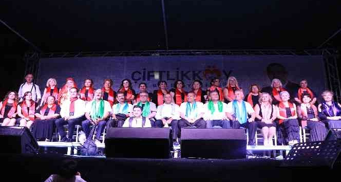 Çiftlikköy’de türkü gecesi