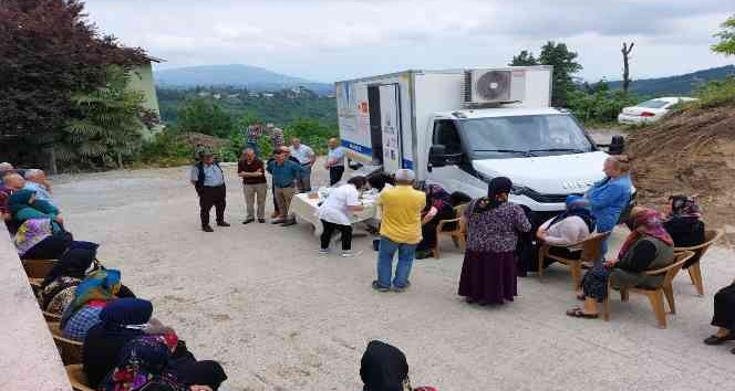 Mobil sağlık aracı, vatandaşlara kapıda hizmet veriyor