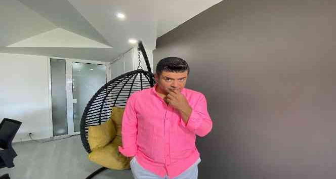 Hülya Avşar hayranlığı şarkı okuttu