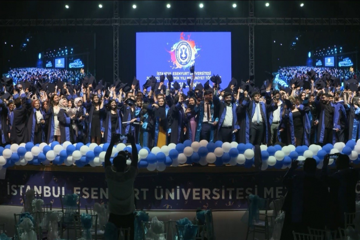 İstanbul Esenyurt Üniversitesi mezun öğrencilerini uğurladı