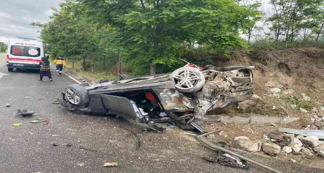 Kaza yapan araçtan çıkanlar şoke etti