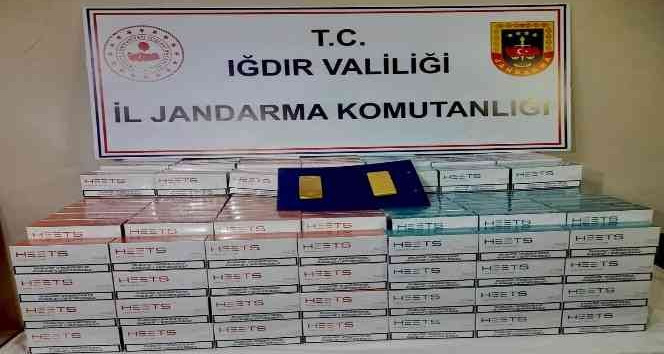 Iğdır’da yapılan operasyonda kaçak 4 bin elektronik sigara kartuşu, 2 adet külçe altın ele geçirildi