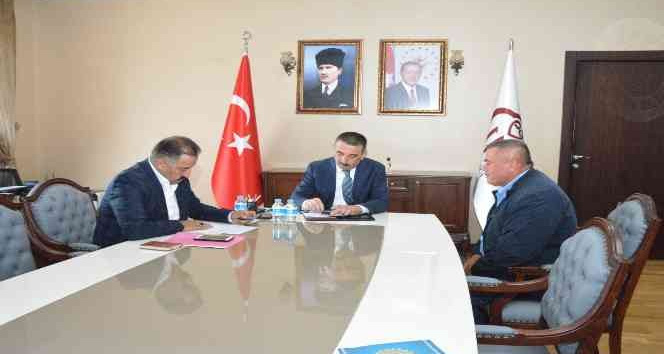 Vali Hacıbektaşoğlu, köy muhtarlarıyla bir araya geldi