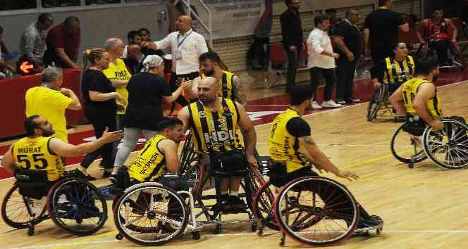 Fenerbahçe final serisinde 1-0 öne geçti