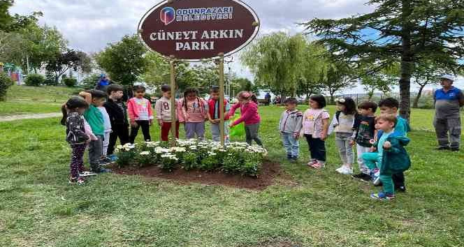 Cüneyt Arkın’ın isteğini minikler gerçekleştirdi