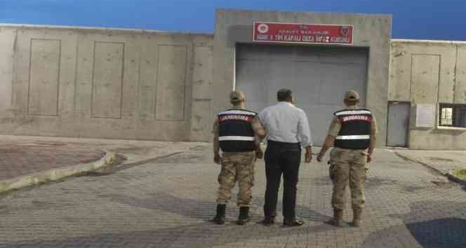 Çocuk cinayetinden ve 38 ayrı suçtan aranan şahıs, bazanın altında yakalandı