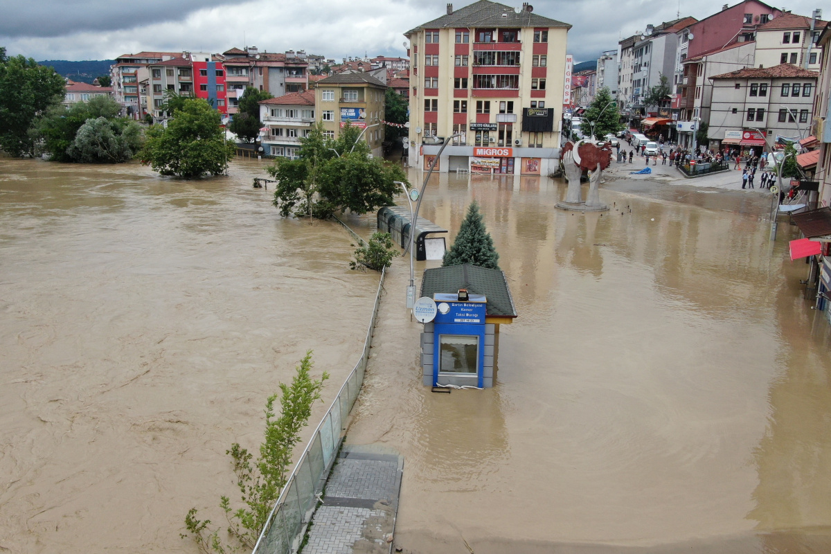 Bartın'da sel suları çekilmeye başladı, kent dron ile havadan görüntülendi