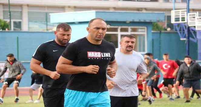 Başpehlivan Gürbüz, altın kemerin ’ebedi sahibi’ olmak istiyor