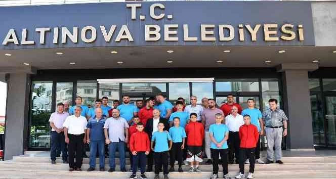 Altınovalı pehlivanlar, Kırkpınar’a dualarla uğurlandı