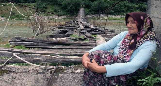 Köylüler asma köprülerinin yenilenmesini istiyor