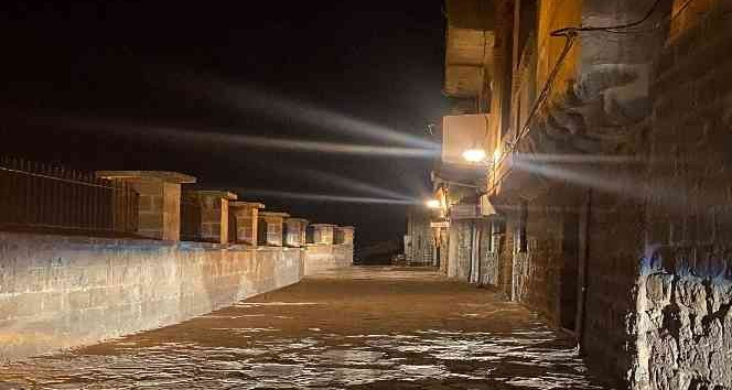 Mardin’in turistik cadde ve sokaklarına dekoratif aydınlatma