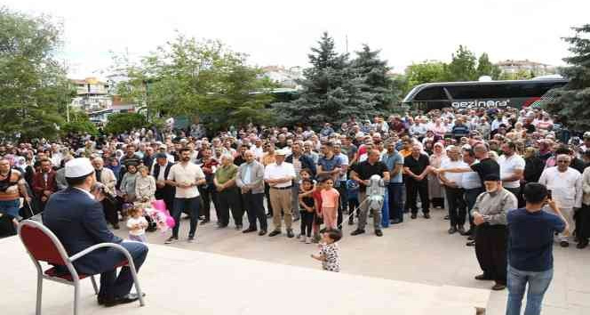 Başkan Dinçer hacı adaylarını kutsal topraklara uğurladı