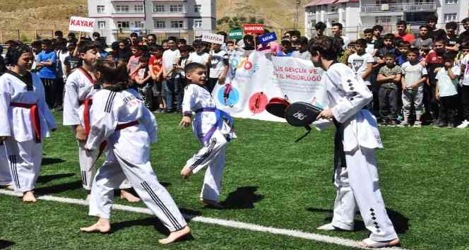 Bitlis’te yaz spor okulları açıldı