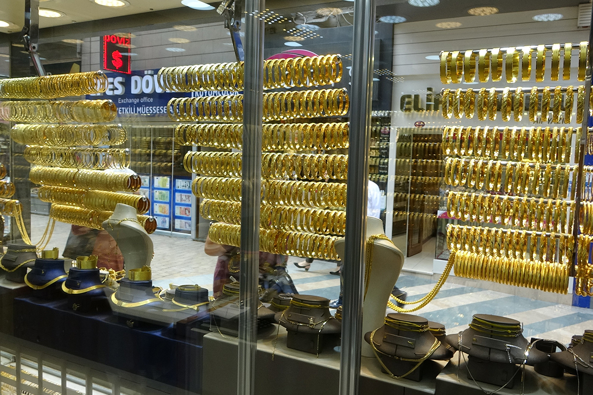 Altının gram fiyatının bin TL'nin altına gerilemesi kuyumcuları hareketlendi