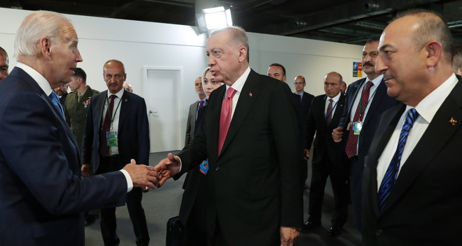 Cumhurbaşkanı Erdoğan ve ABD Başkanı Bidenden ayaküstü sohbet