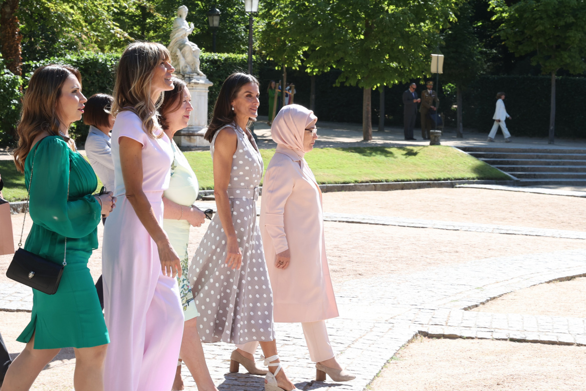 Emine Erdoğan, NATO liderlerinin eşleriyle İspanya Kraliçesi Letizia tarafından ağırlandı