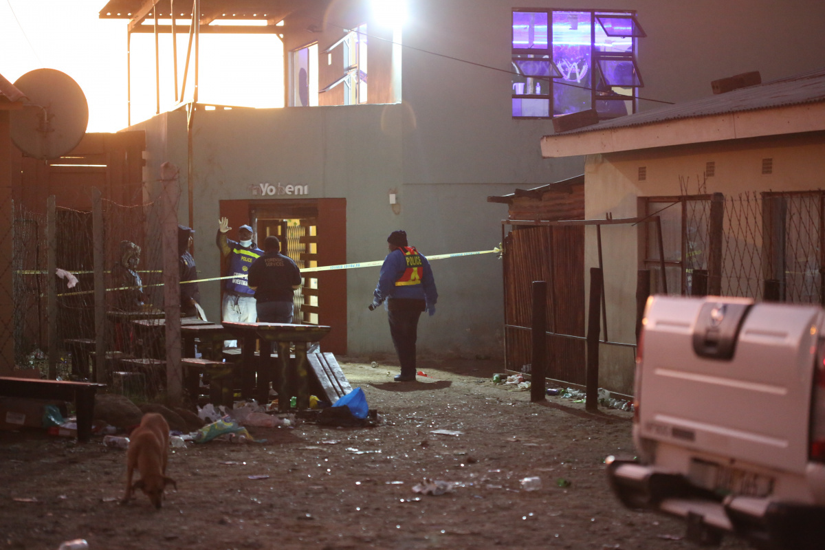Güney Afrika'da gece kulübünde ölen 21 genç gazdan zehirlenmiş olabilir