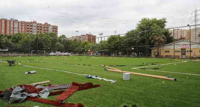Ataşehir’de “Şehit Öğretmen Hüseyin Ağırman Parkı Futbol Sahası” yepyeni bir görünümüne kavuştu