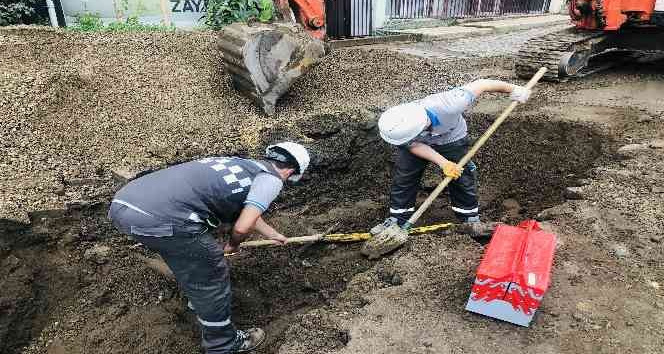 Yol çalışmasında doğalgaz borusu patladı