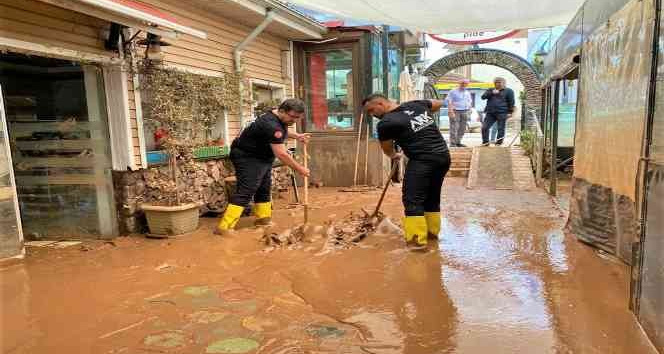 Altınordu Belediyesi ekipleri, selin etkilediği Bartın’a desteğe gitti