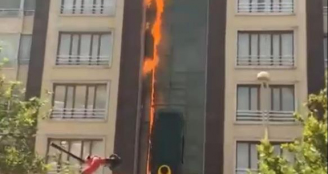 Diyarbakırda korkutan yangın apartmanı sardı