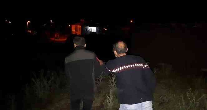 Sağanak yağış nedeniyle 1 ahırın çatısı çöktü, 6 hayvan telef oldu