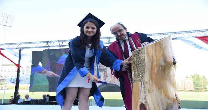 Yeni sağlık neferleri mezuniyet gururunu yaşadı