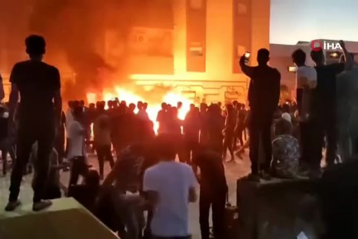 Libya'nın Tobruk kentindeki Temsilciler Meclisi ateşe verildi