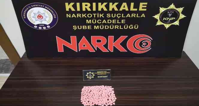 Aracında uyuşturucu madde ele geçirilen şahıs tutuklandı