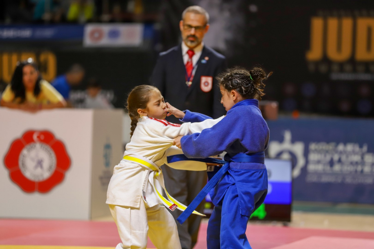 Uluslararası Judo Turnuvası'nda 15 ülkeden bin 162 sporcu ter döküyor