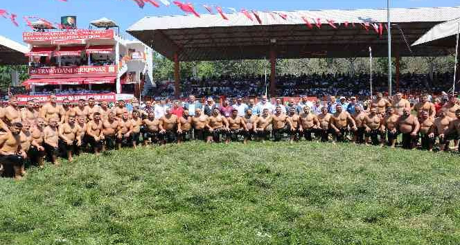 54 başpehlivan Er Meydanı’nda kol bağladı