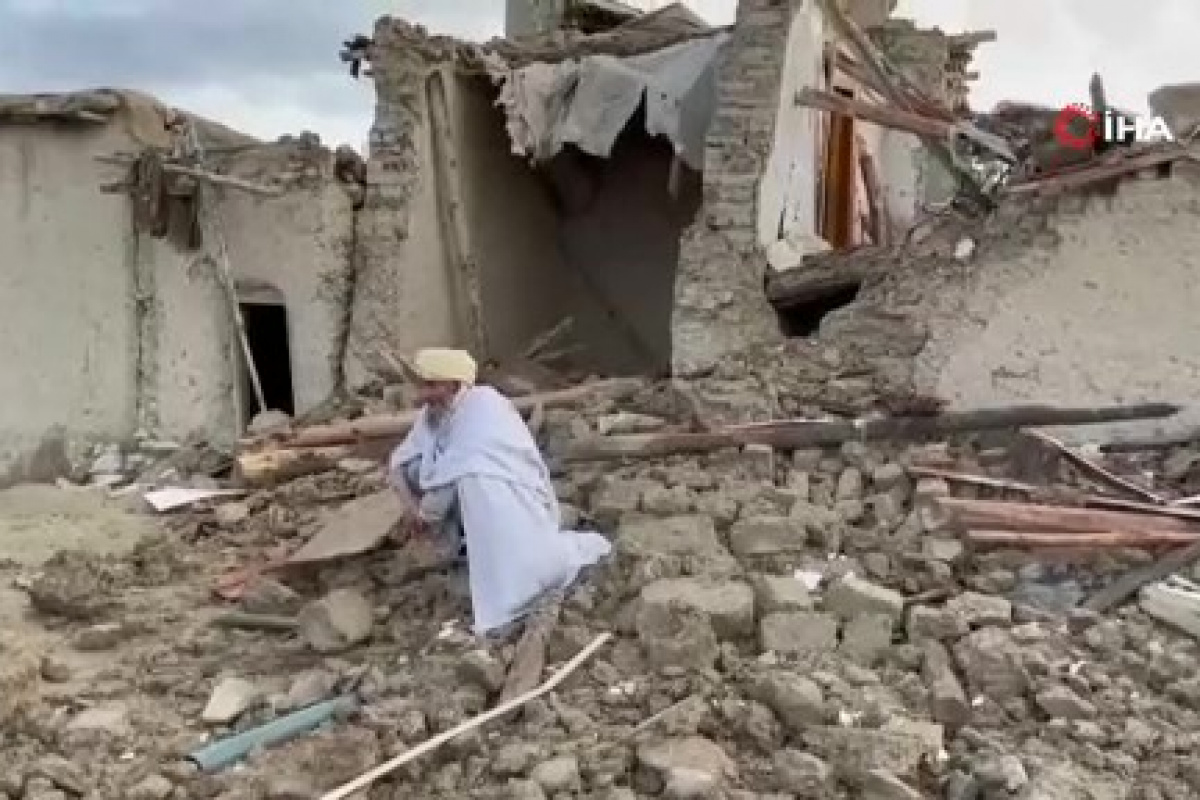 Afganistan'da evsiz kalan depremzedeler destek bekliyor