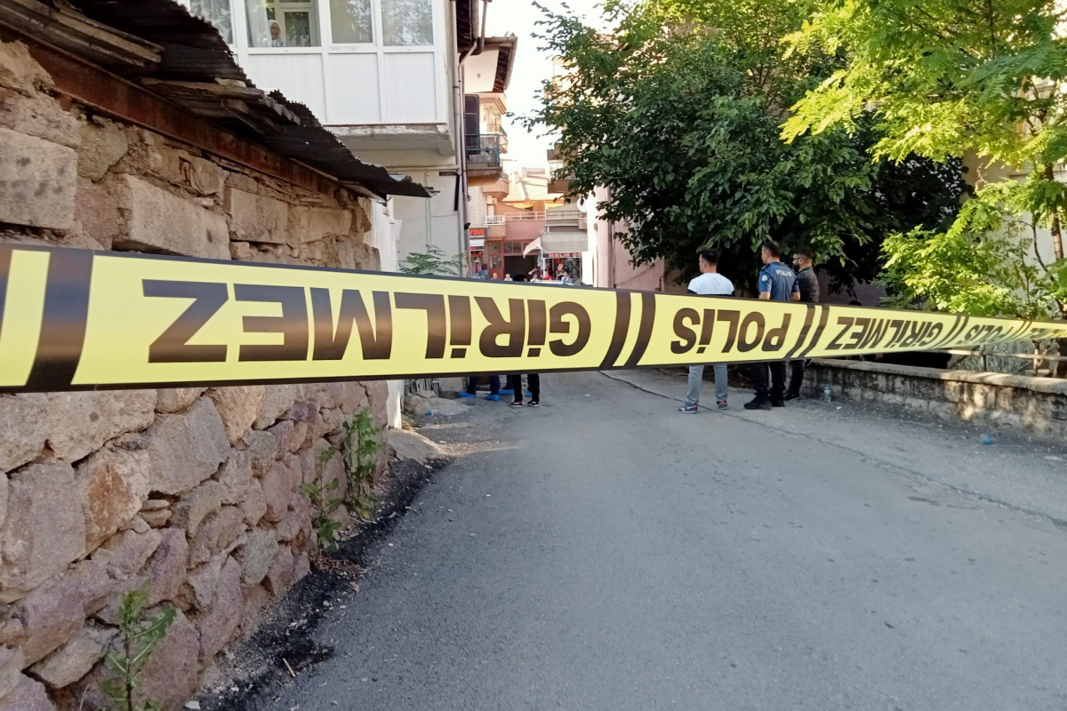 Ankara'da boşanma aşamasındaki eşini silahla yaralayan şahıs intihar etti