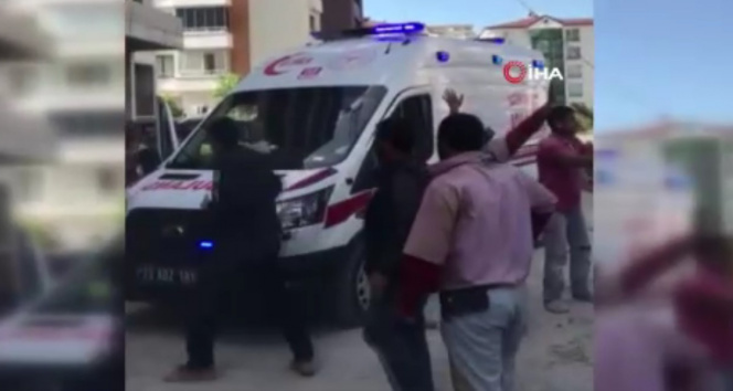 Elazığda inşattan düşen işçi hayatını kaybetti, çalışanlar sağlık ekiplerine saldırdı
