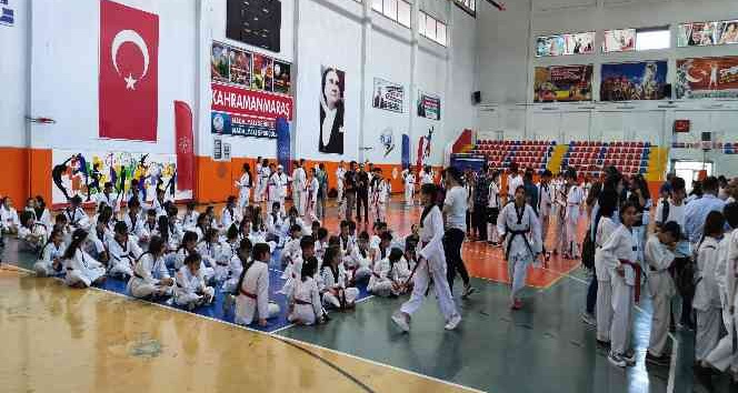 Kahramanmaraş’ta tekvando siyah kuşak dan ve terfi sınavları yapıldı