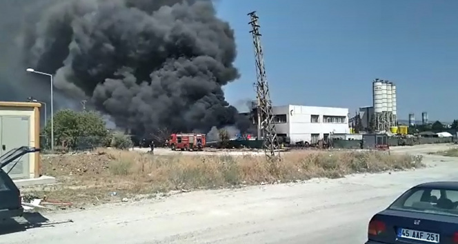 Fabrikadaki yangın sonrası zehirli gaz paniği