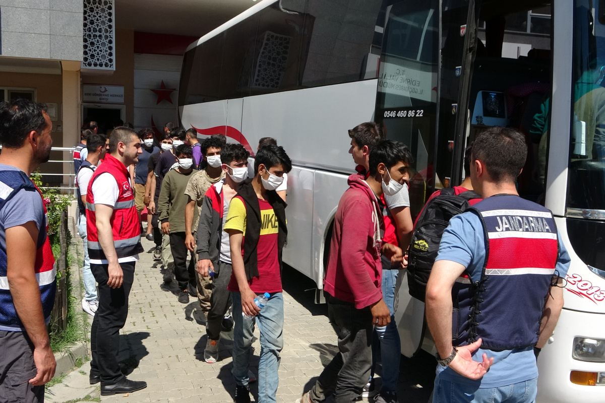 Edirne'de yakalanan 363 göçmen sınır dışı edildi