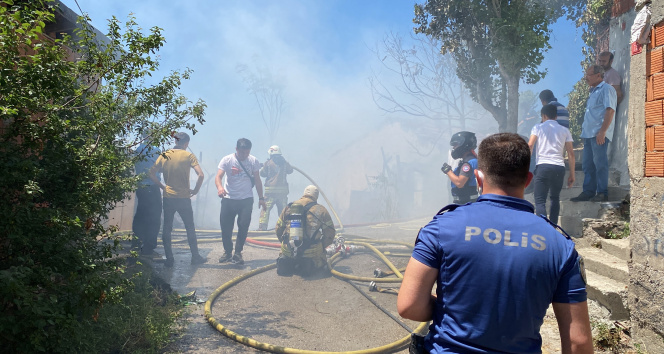 Maltepede gecekondu yangını: Mahalleli sokağa döküldü