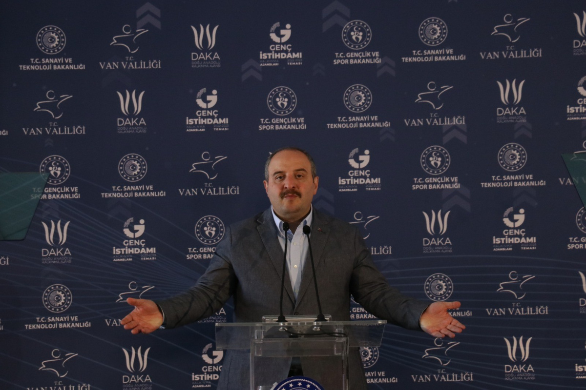 Bakan Varank: “Kılıçdaroğlu'nun ‘yapılmıyor' dediği yatırımlar Türkiye'nin dört bir yanında güneş gibi parlıyor