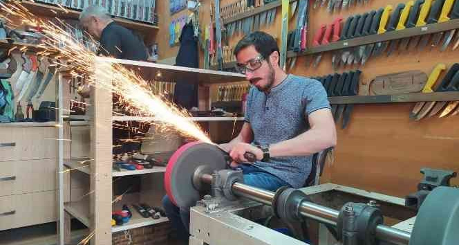 Bıçakçıların yorucu mesai sürüyor