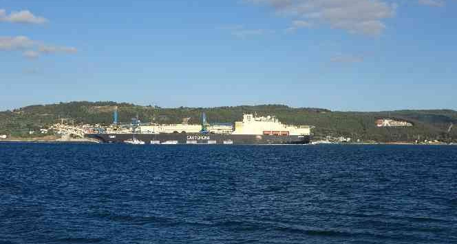 ’Castorone’ isimli gemi Çanakkale Boğazı’ndan geçti