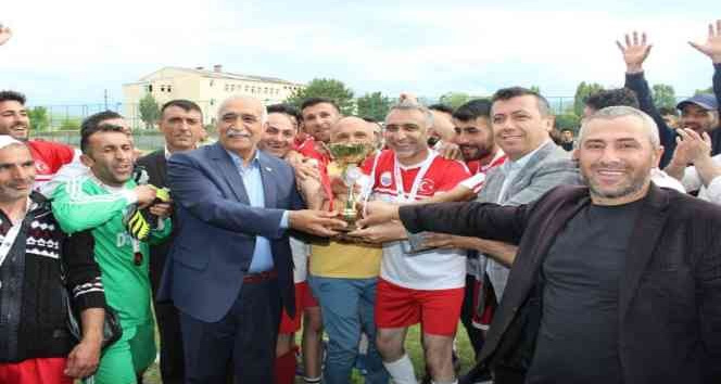 Çıldır Belediyesi futbol turnuvası şampiyonu Eşmepınar