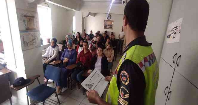 Nevşehir’de sürücü adaylarına son ders jandarmadan
