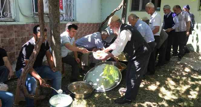 Soğucak köyünde geleneksel köy hayrı yapıldı