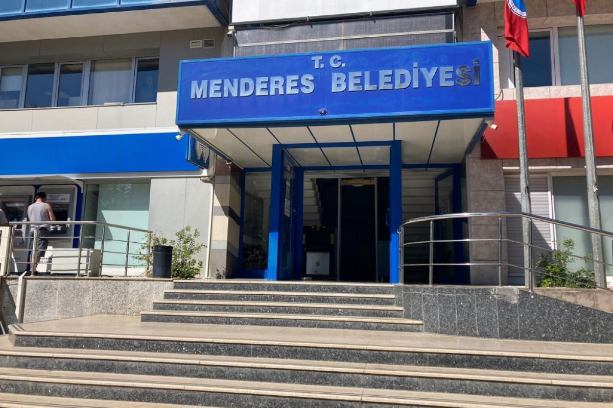 Menderes Belediyesine ‘ihaleye fesat' operasyonu: 27 gözaltı