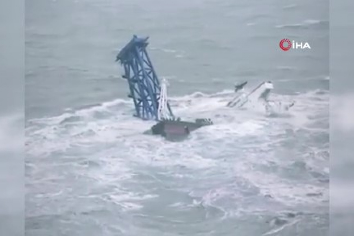 Hong Kong'da batan gemideki 12 kişinin cansız bedeni bulundu