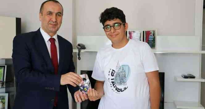 Bingöl Milli Eğitim Müdürü Yücel, LGS il birincisiyle bir araya geldi