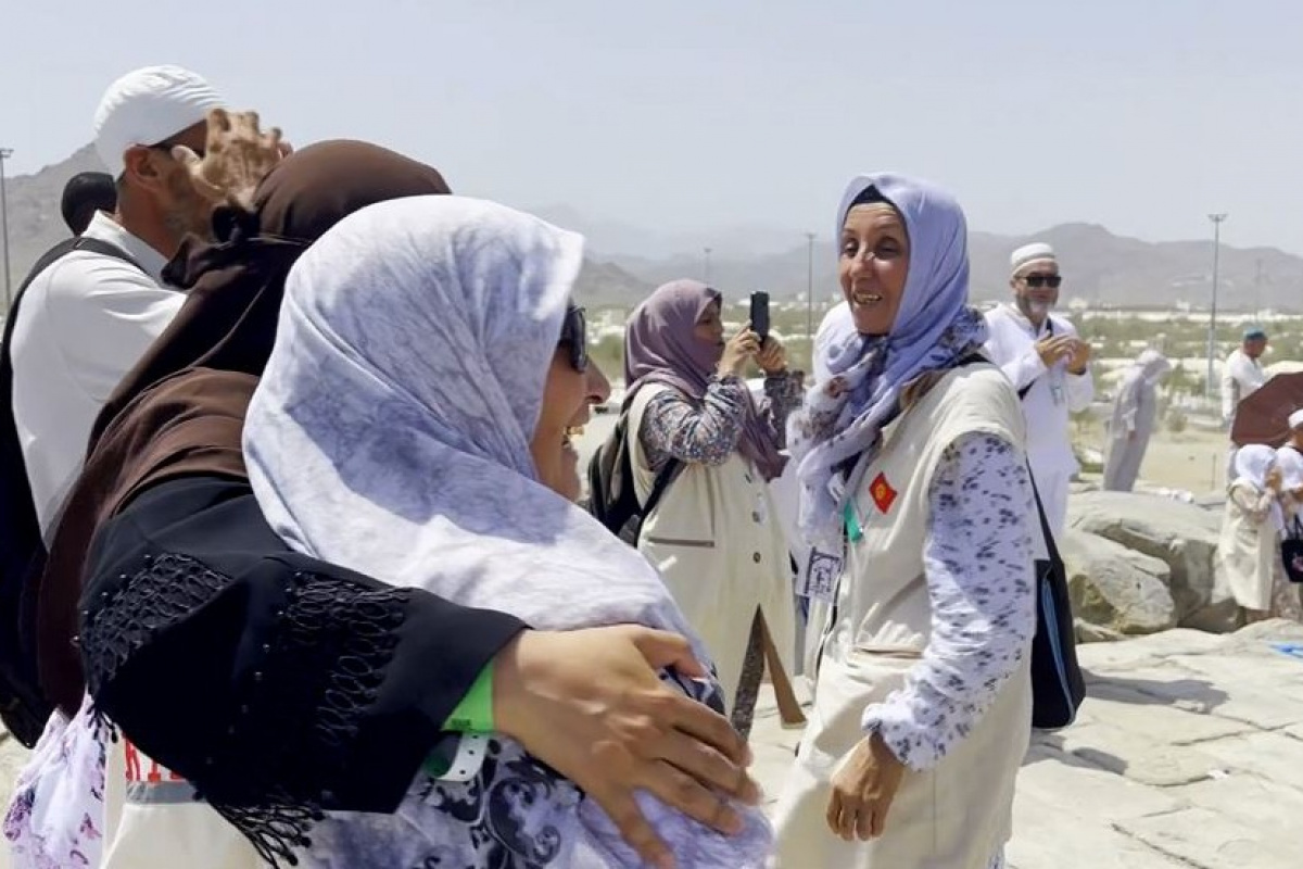 Türk dünyası Arafat'taki Rahmet Tepesi'nde kucaklaştı